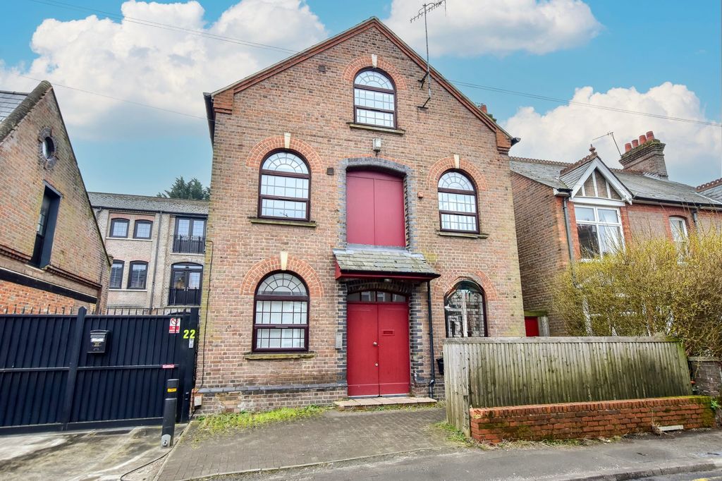 Property photo 1 of 9