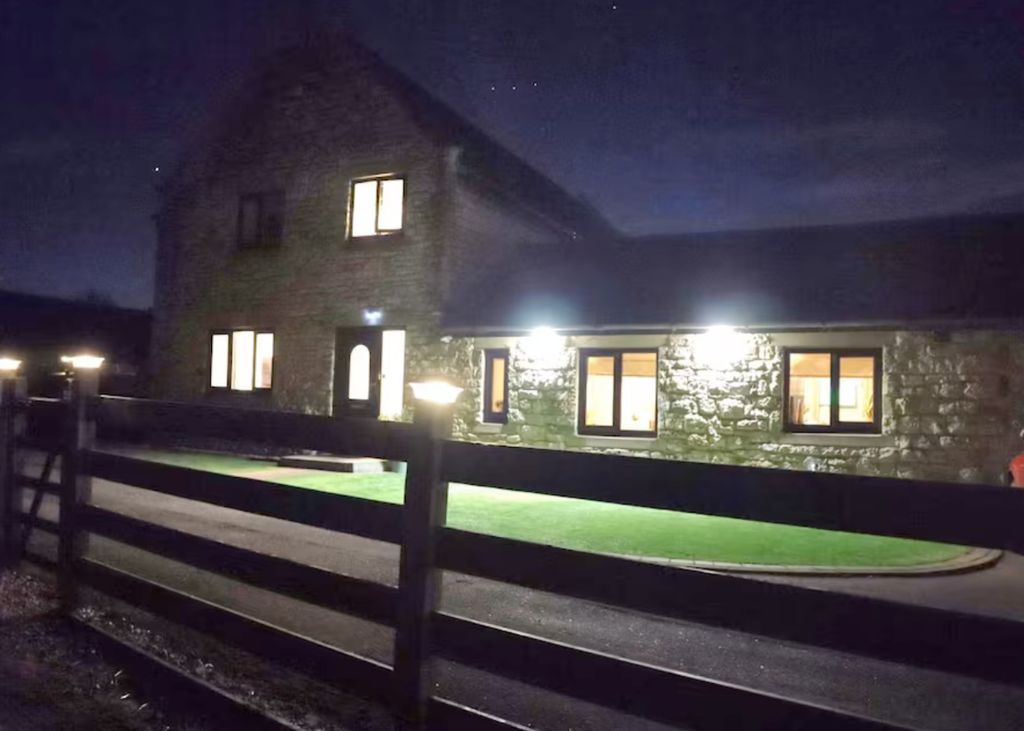 Property photo 1 of 20 4-Manor-Farm-_6