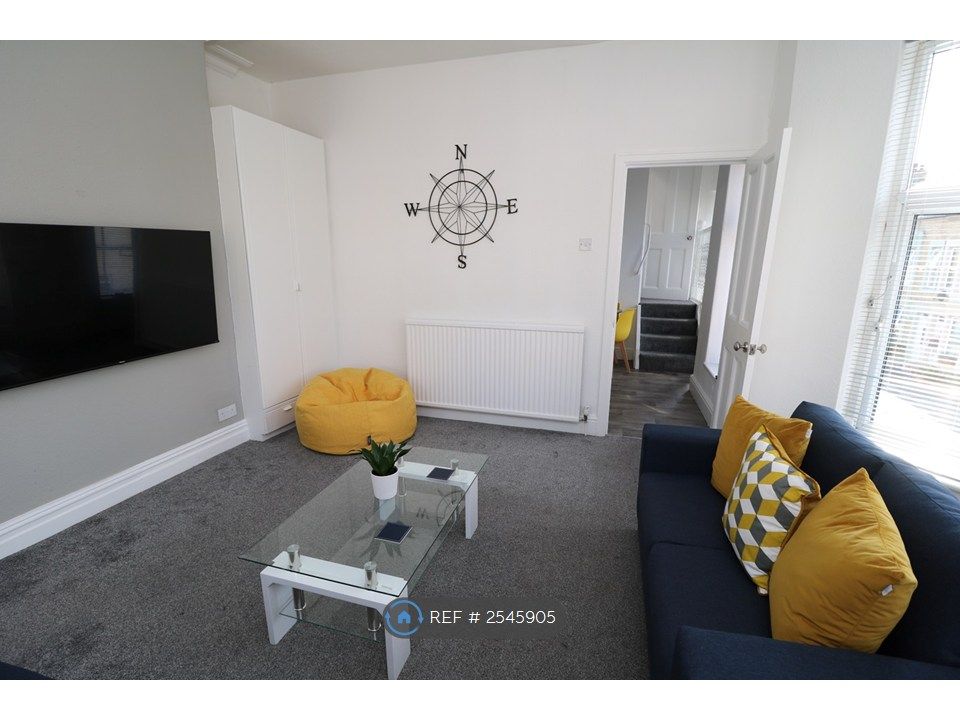 Property photo 3 of 17 Lounge