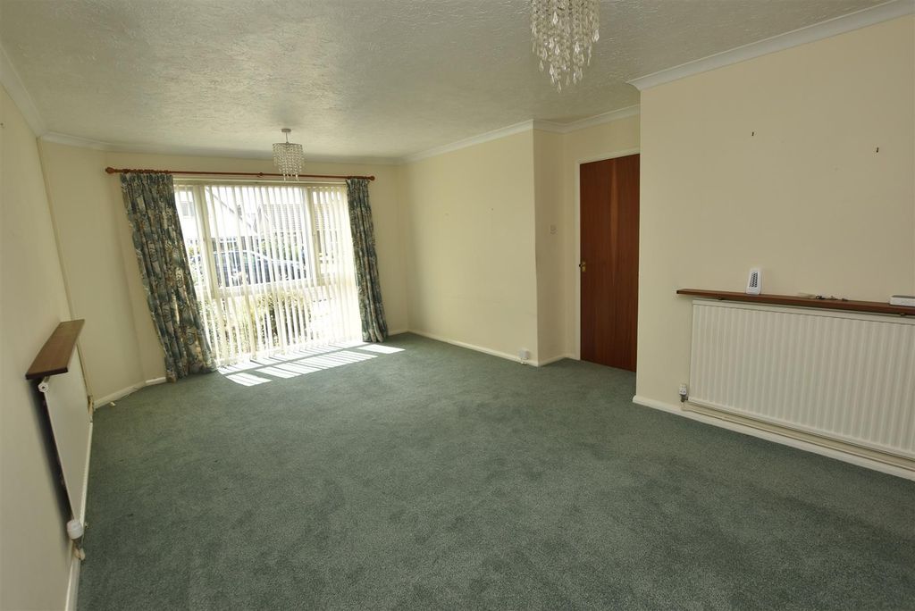 Property photo 3 of 19 Lounge/Dining Room