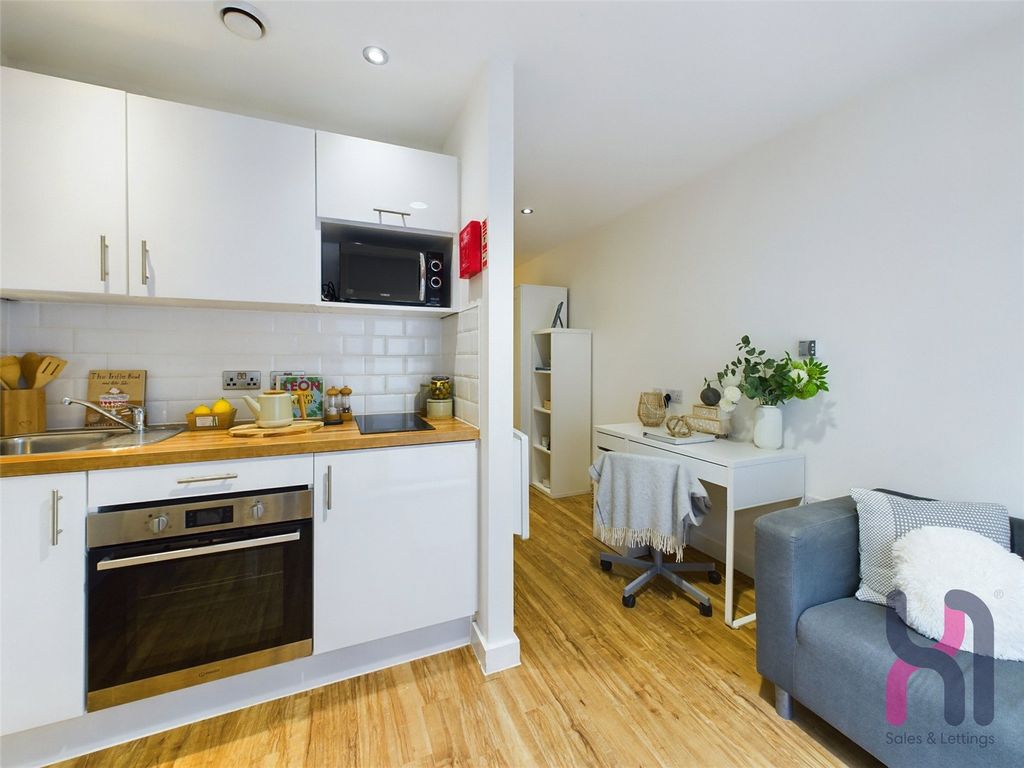 Property photo 1 of 17 Picture No. 11