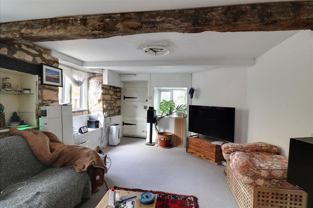 Property photo 3 of 13