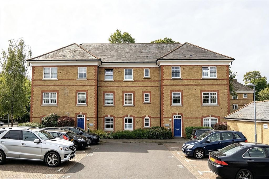 Property photo 2 of 13 Ec0649C0-Fee4-4Db3-89C5-08Be7A81A2B8.Png