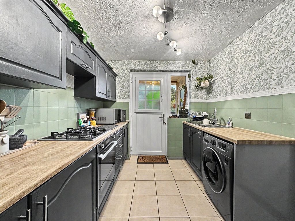 Property photo 3 of 17 Picture No. 02