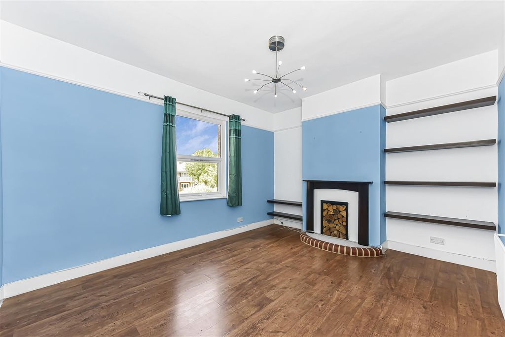 Property photo 3 of 18