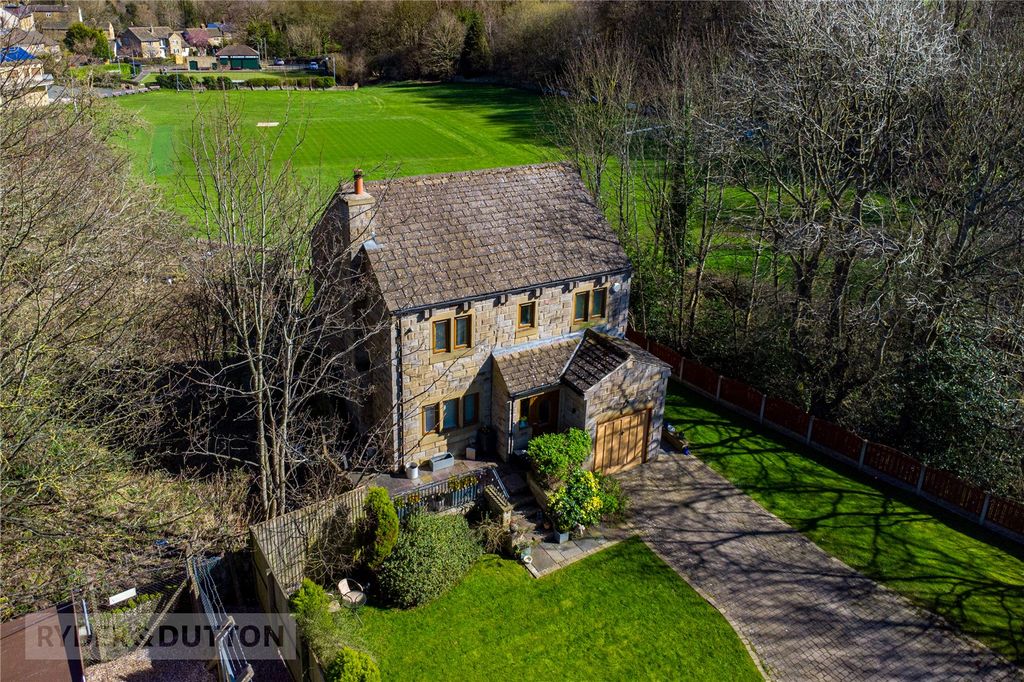 Property photo 1 of 18 External