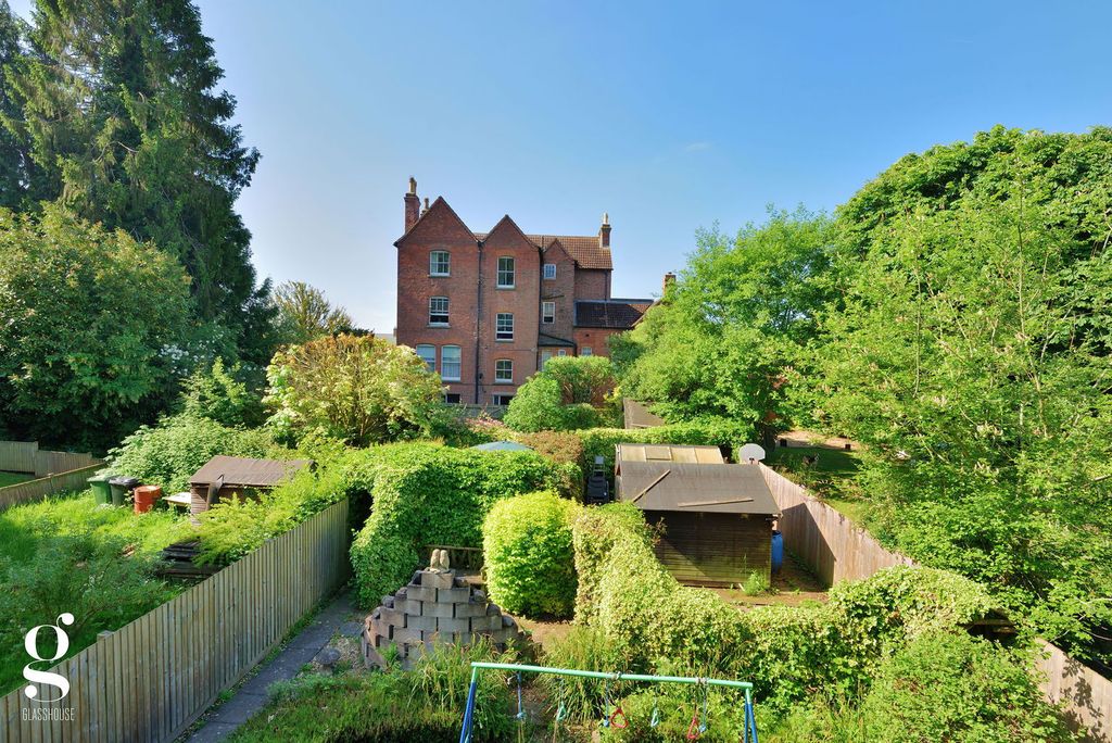 Property photo 3 of 33