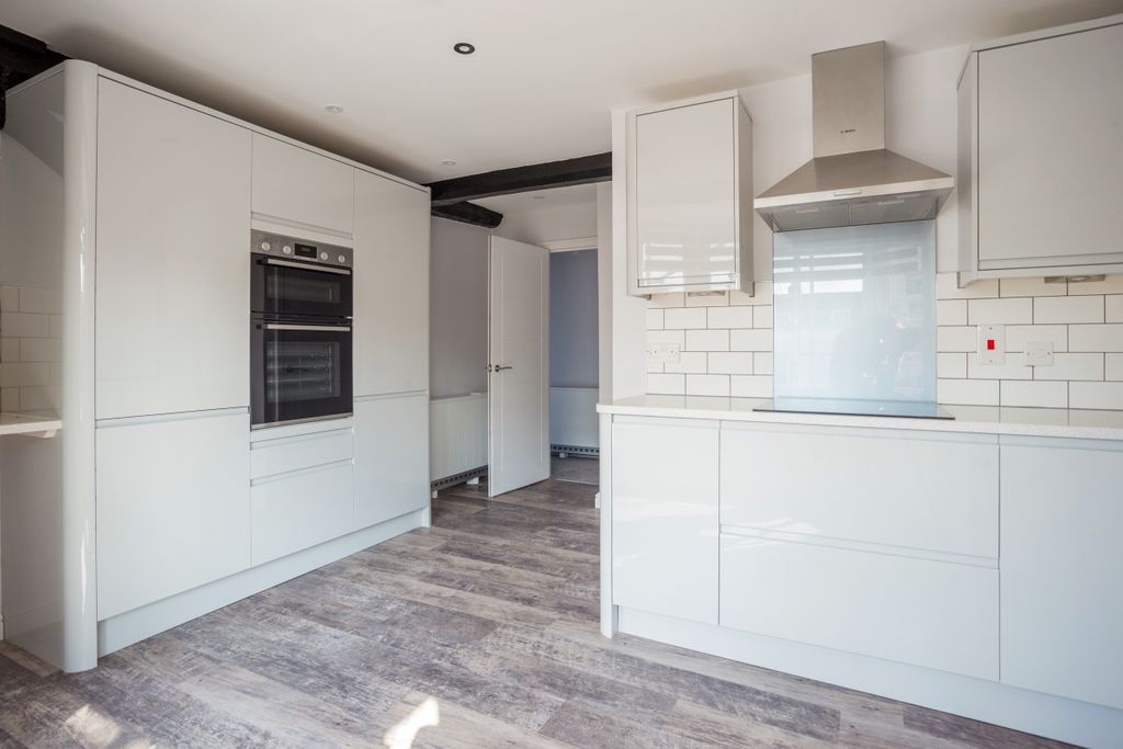 Property photo 1 of 8 Kitchen