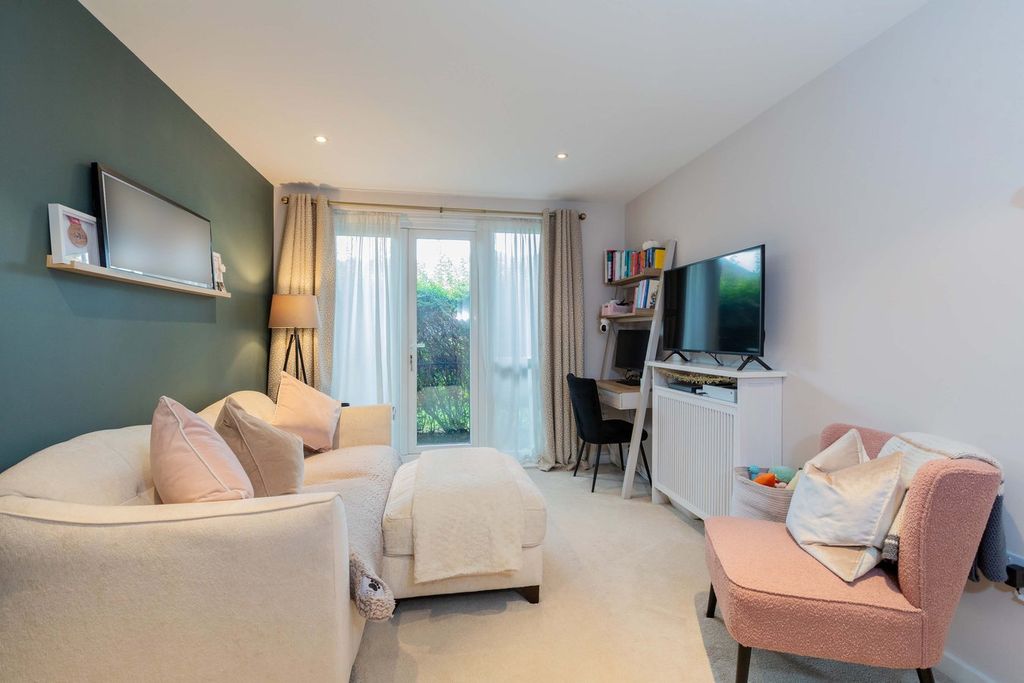 Property photo 3 of 14