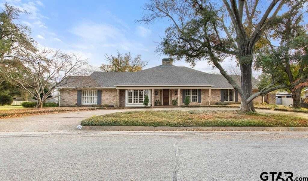 Property photo 1 of 31