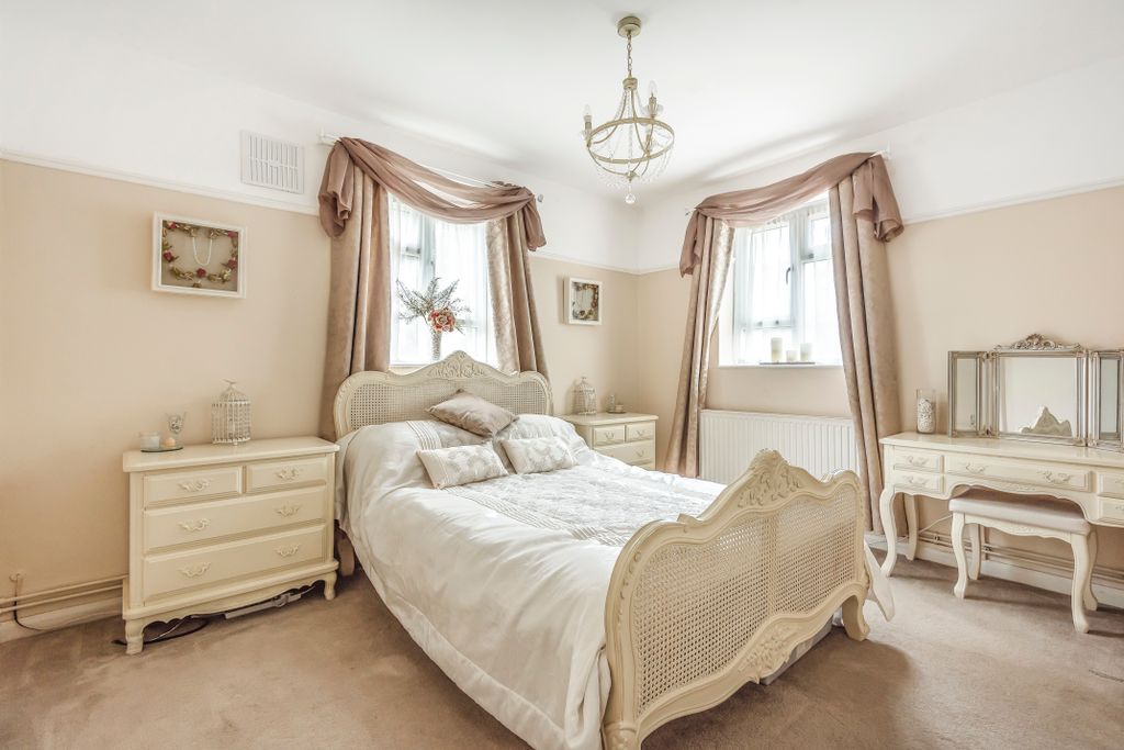 Property photo 3 of 8 Photo 03