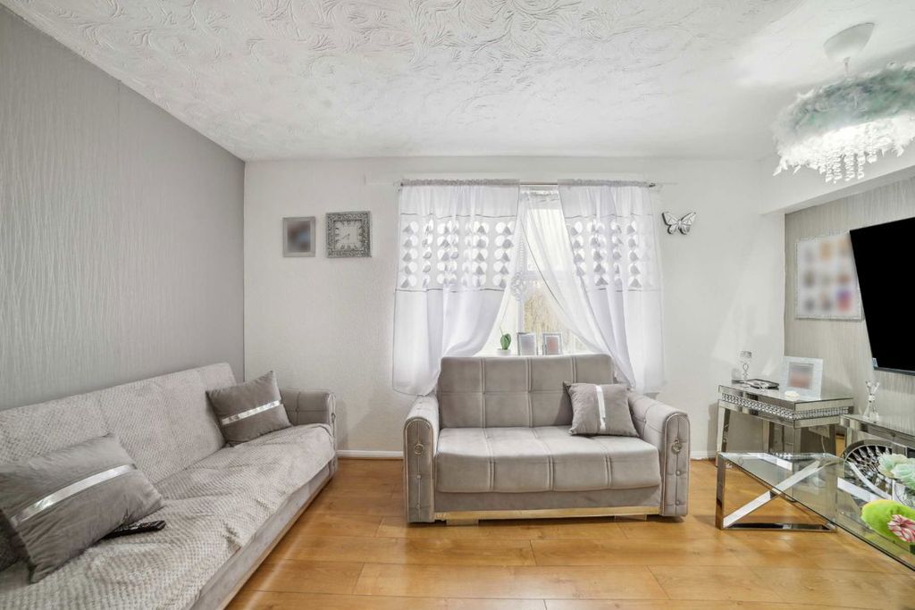 Property photo 2 of 4