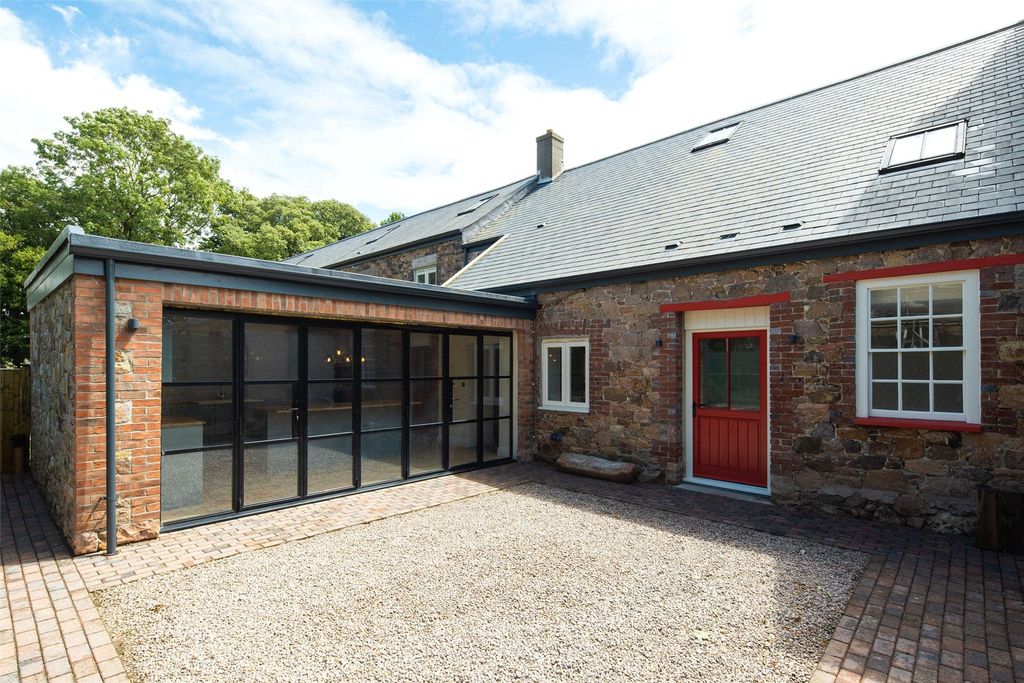 Property photo 1 of 21 Rear Courtyard
