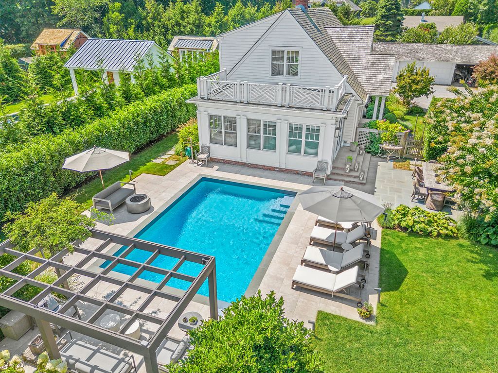 Property photo 2 of 32