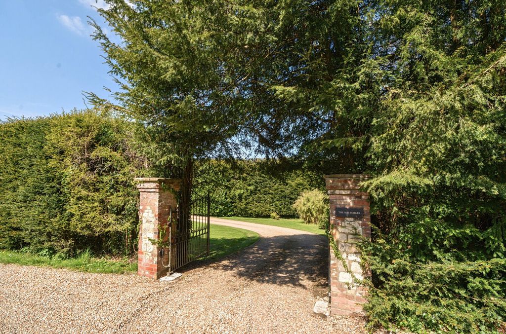 Property photo 2 of 27