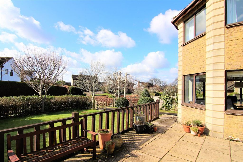 Property photo 3 of 18