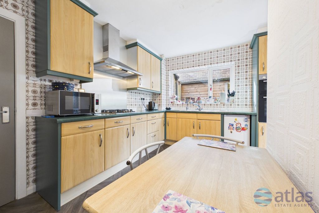 Property photo 3 of 34 Kitchen
