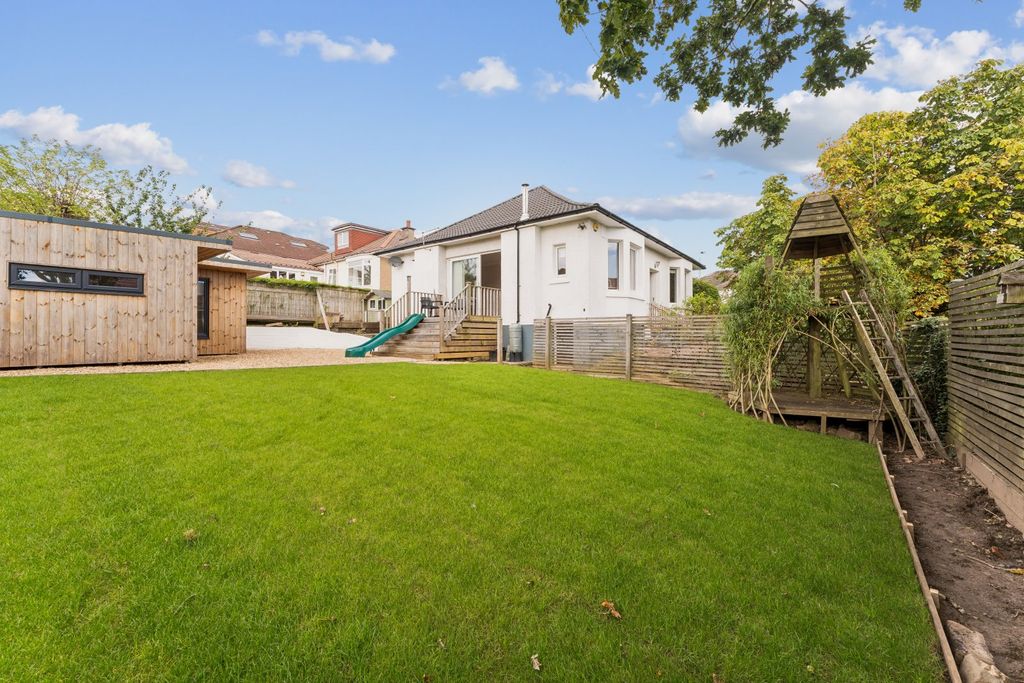Property photo 2 of 28 Picture No. 25