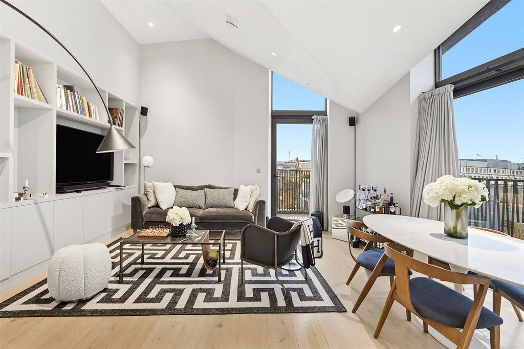 Property photo 2 of 18 Carnaby Lofts