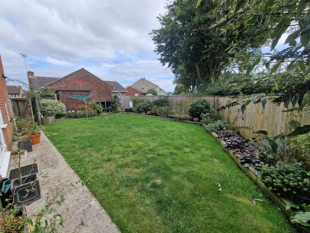 Property photo 2 of 14 Side Garden