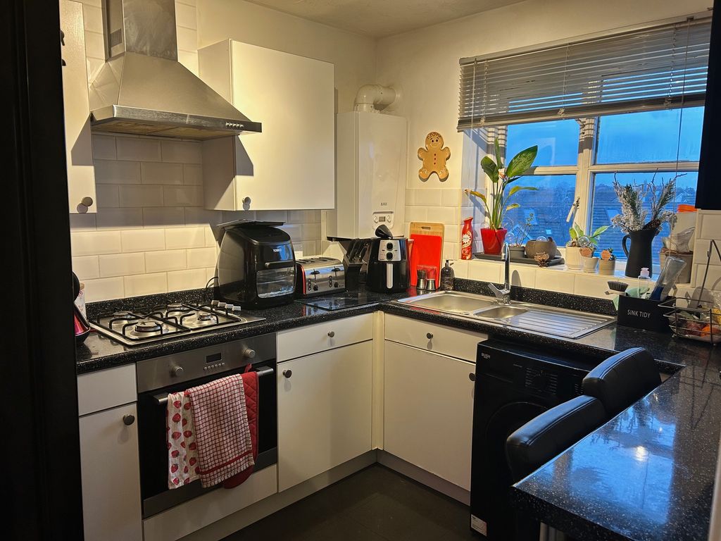 Property photo 3 of 14 Kitchen B - 17 Cobham Close.Jpg