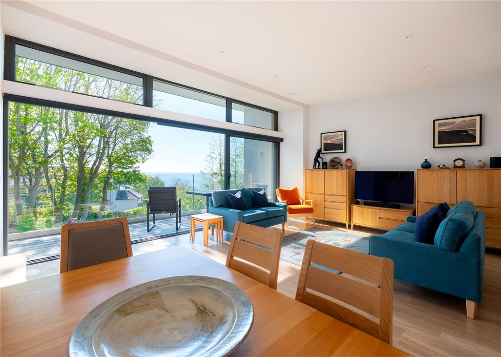 Property photo 3 of 17 Sitting Room