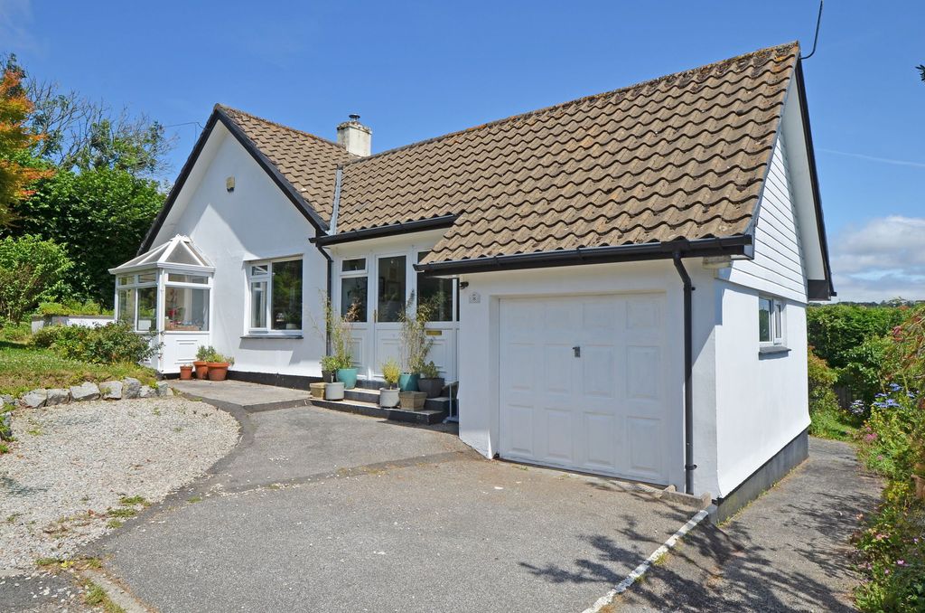 Property photo 2 of 39