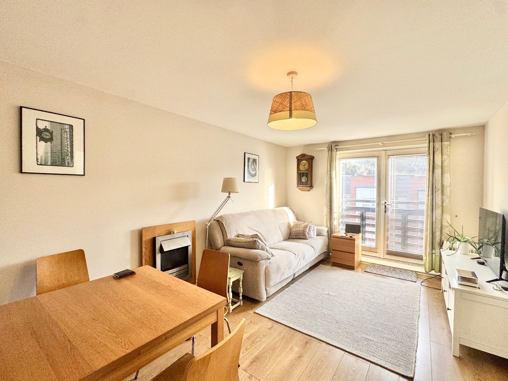 Property photo 1 of 7 Living Room