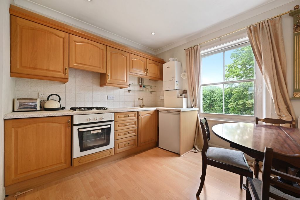 Property photo 3 of 10 Reception/Kitchen