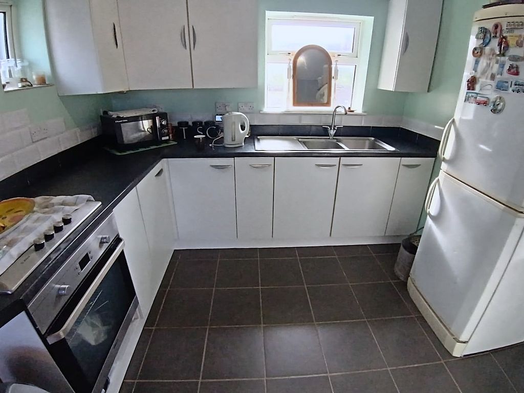 Property photo 2 of 11 Kitchen