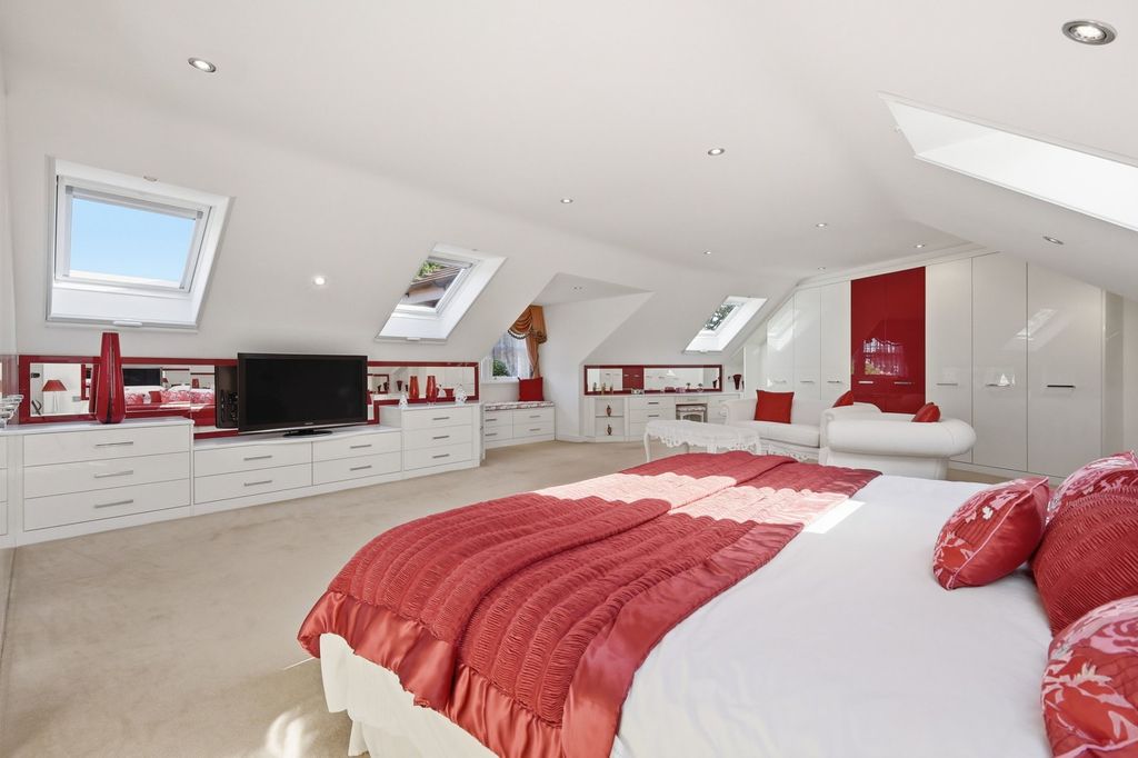 Additional image 45 of 5 bed detached house for saleWambrook Close, Hutton Mount, Brentwood CM13
