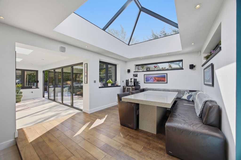 Property photo 2 of 53