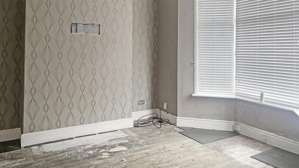 Property photo 2 of 8 Lounge