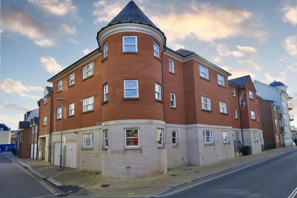 Property photo 3 of 14 Beaufort New.Jpg