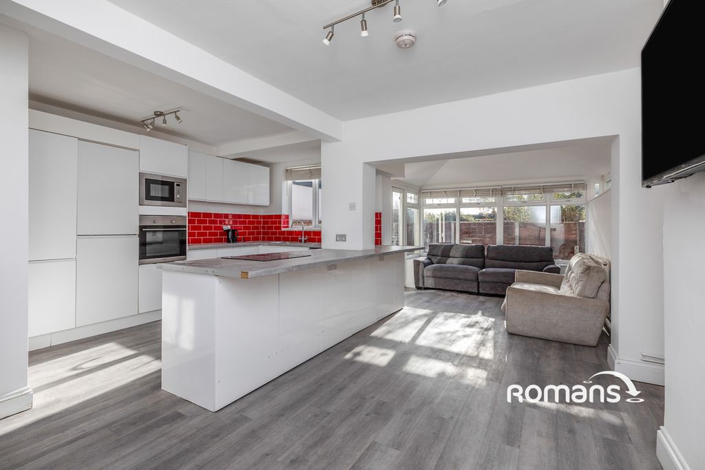 Property photo 2 of 10 Photo