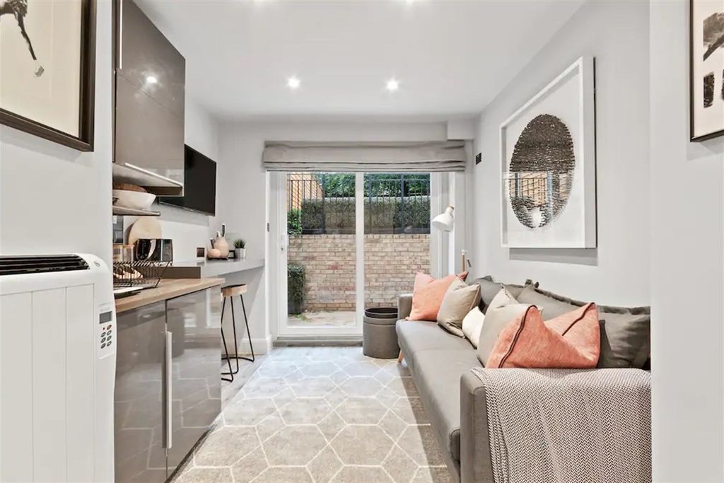 Property photo 1 of 9 (Main)