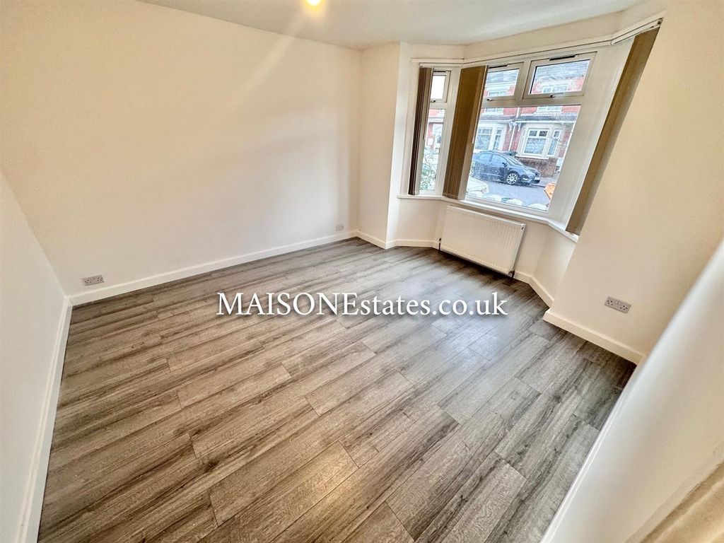 Property photo 1 of 13 Lounge - Front.Jpg