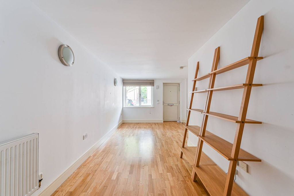 Property photo 3 of 9