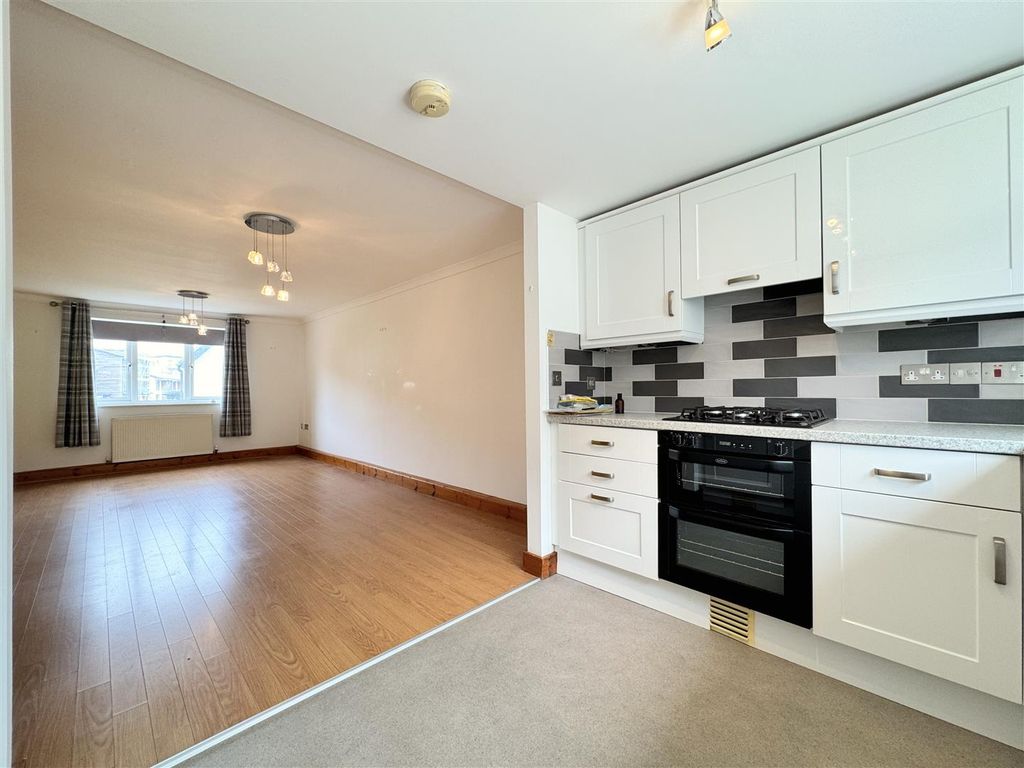 Property photo 3 of 11 Kitchen Diner Lounge