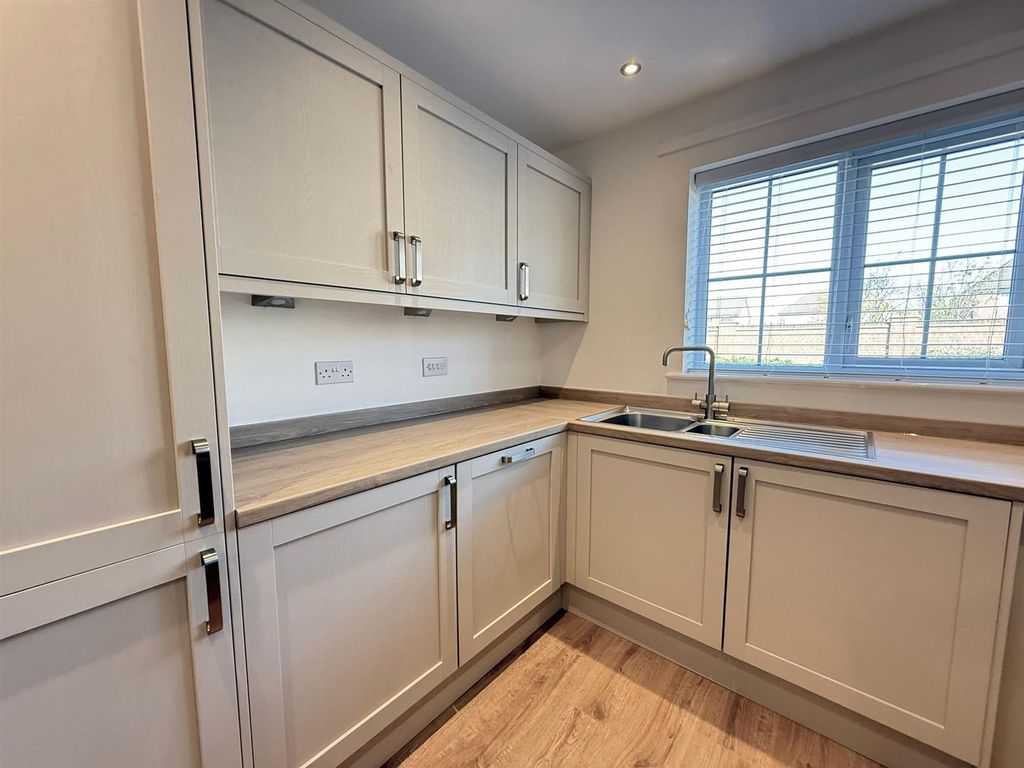 Property photo 3 of 15 Kitchen.2.Jpg