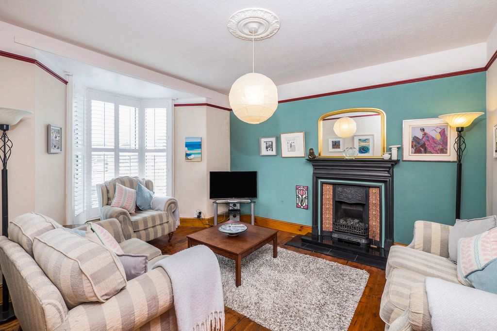Property photo 2 of 20 Pbox-Img.Jpg