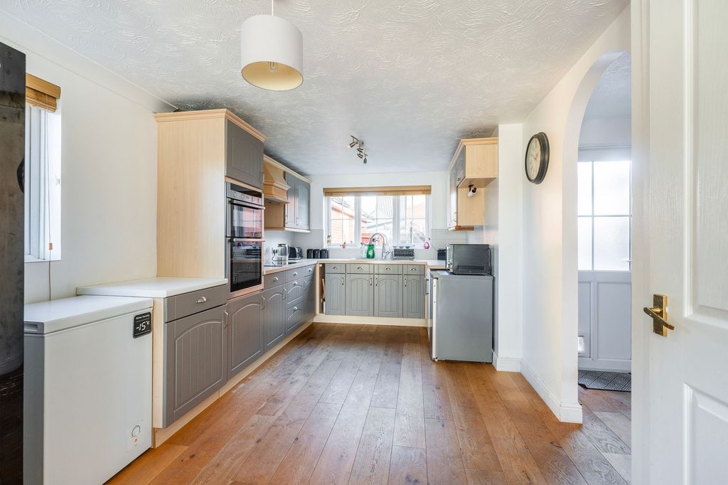 Property photo 2 of 22