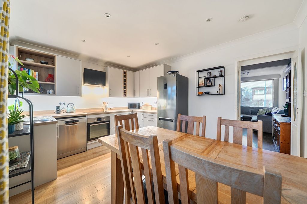 Property photo 3 of 24