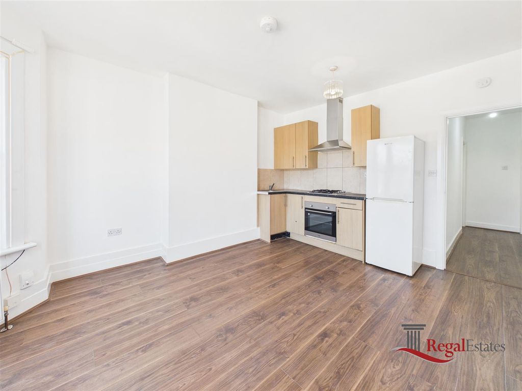 Property photo 3 of 10 Cam02489G0-Pr0272-Still004.Jpg