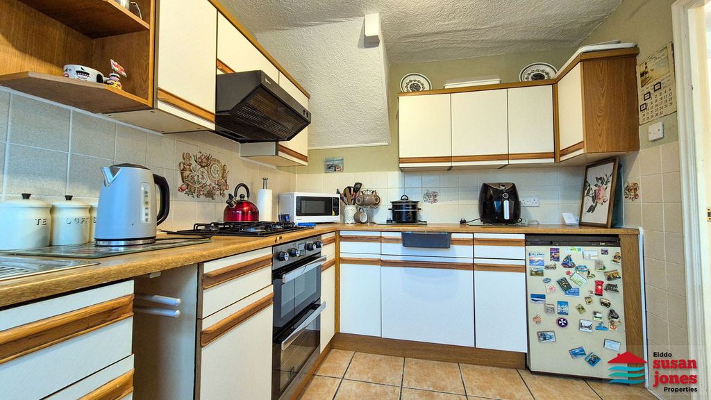 Property photo 3 of 25