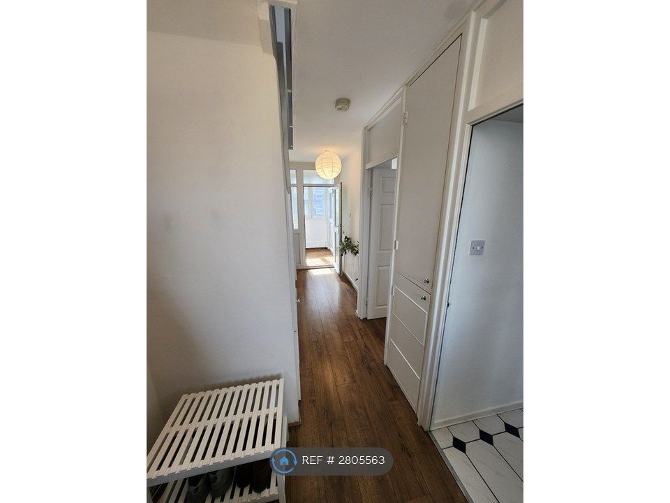 Property photo 3 of 21 Entrance Pov