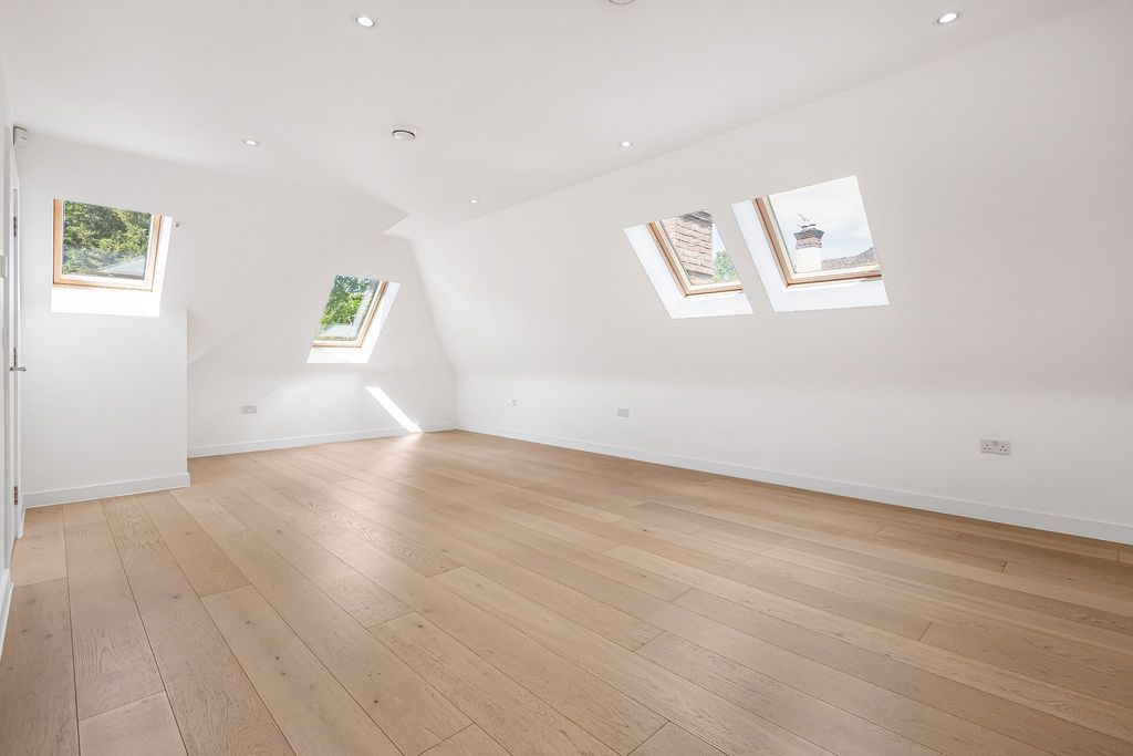 Additional image 8 of 1 bed property for saleGeorges Wood Road, Brookmans Park, Hatfield AL9