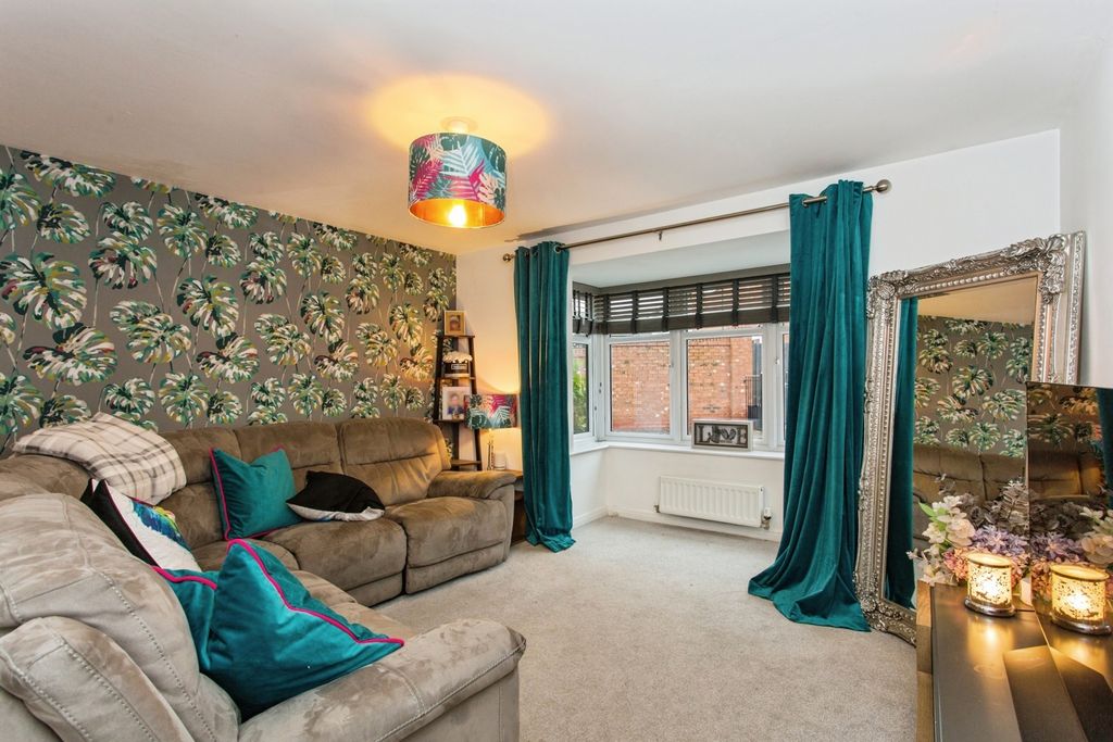 Property photo 2 of 19 Lounge