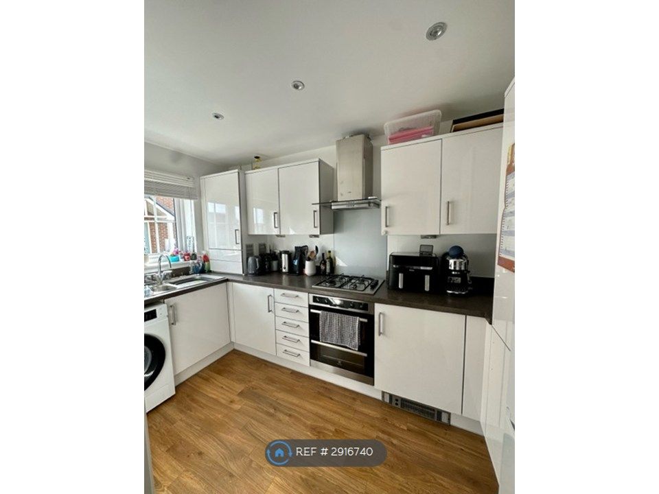Property photo 2 of 16 Kitchen