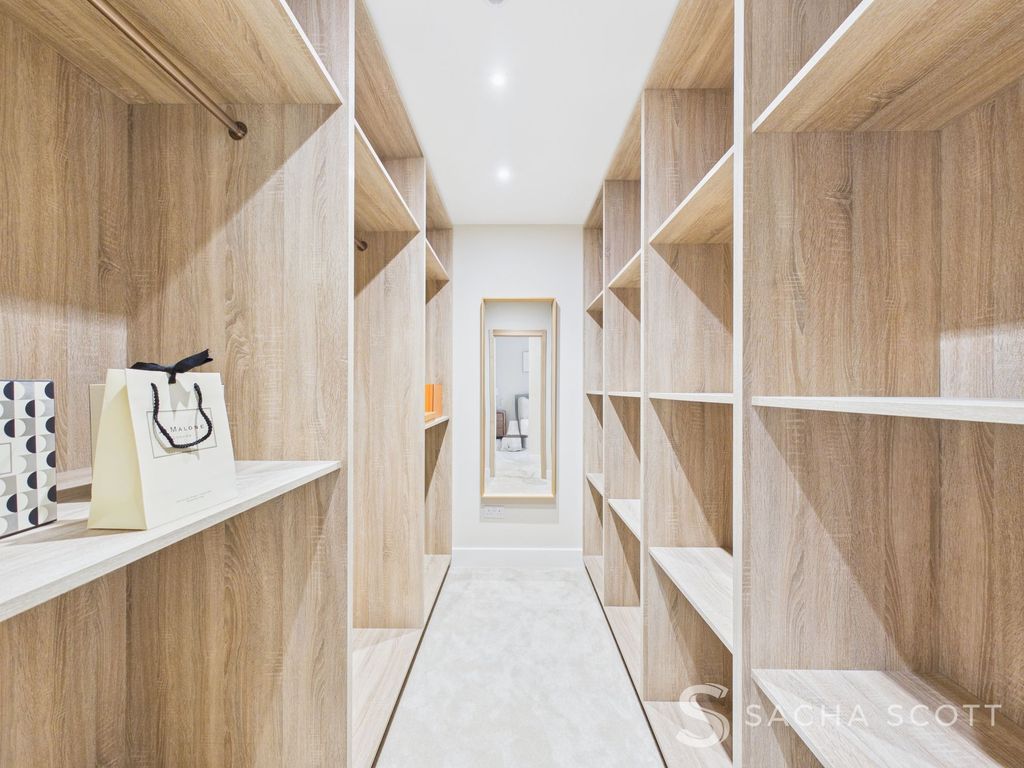 Property photo 3 of 38 Dressing Room